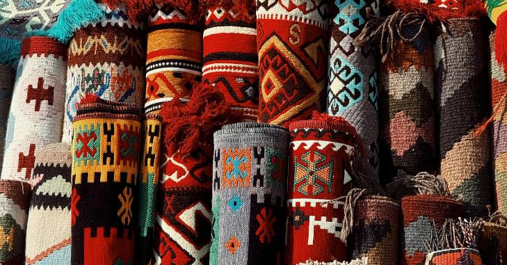 Šareni tradicionalni Ćilimi.