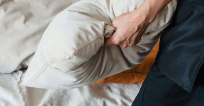 Kako očistiti mrlje s namještaja, a da ne oštetite materijal?